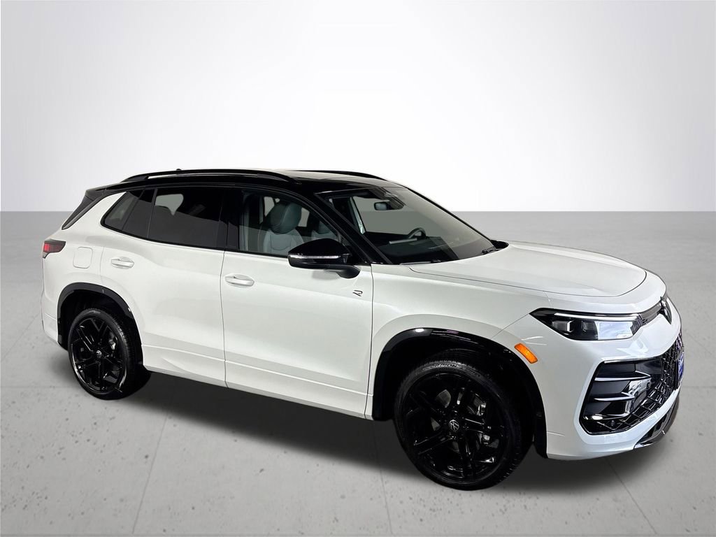 New 2025 Volkswagen Tiguan SE R-Line image 4