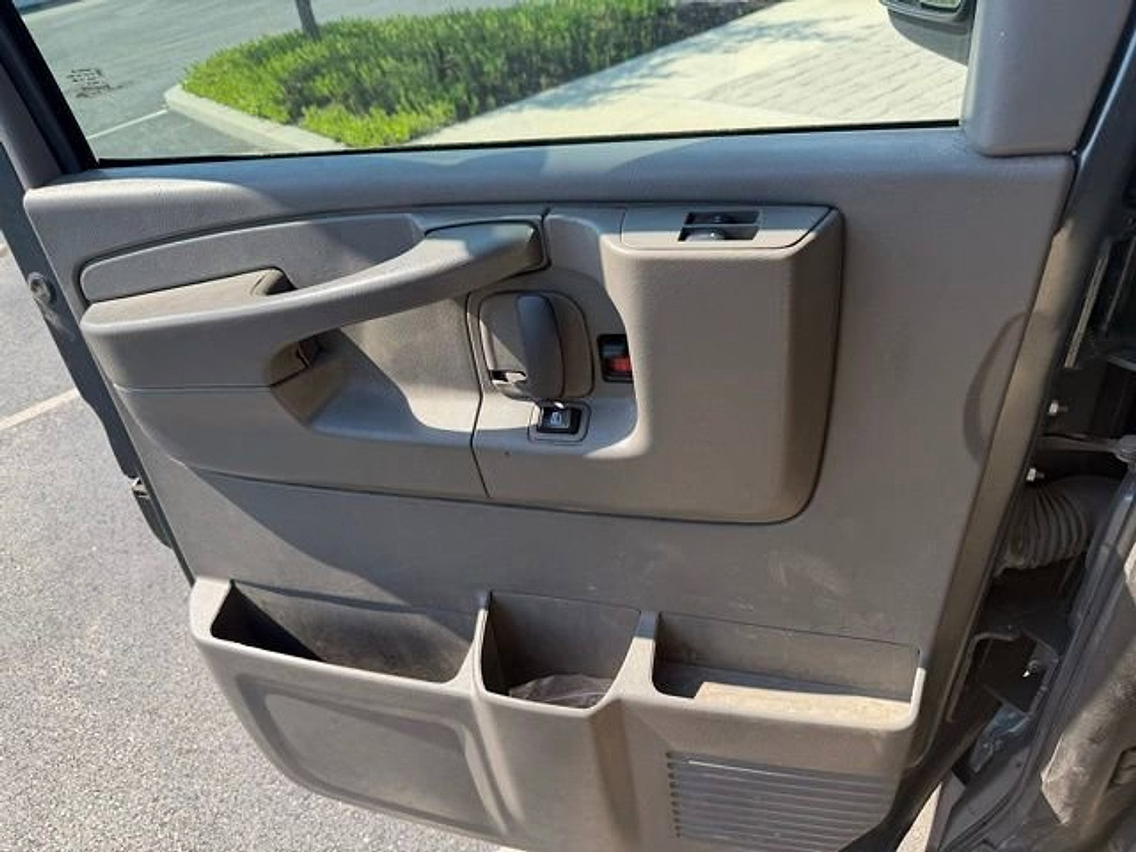 Used 2015 GMC Savana 2500 Extended w/ Chrome Appearance Package RWD image 11