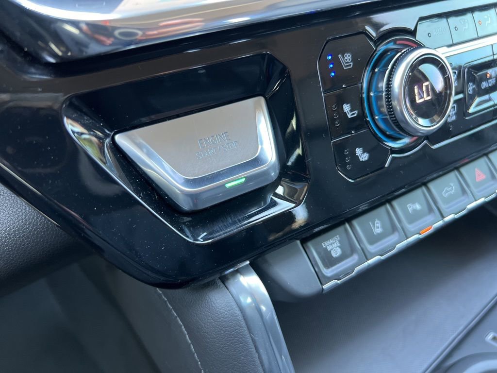 Used 2025 GMC Sierra 3500 Denali w/ Technology Package AWD/4WD image 41