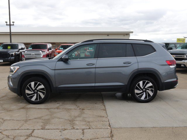 Used 2024 Volkswagen Atlas SE image 3