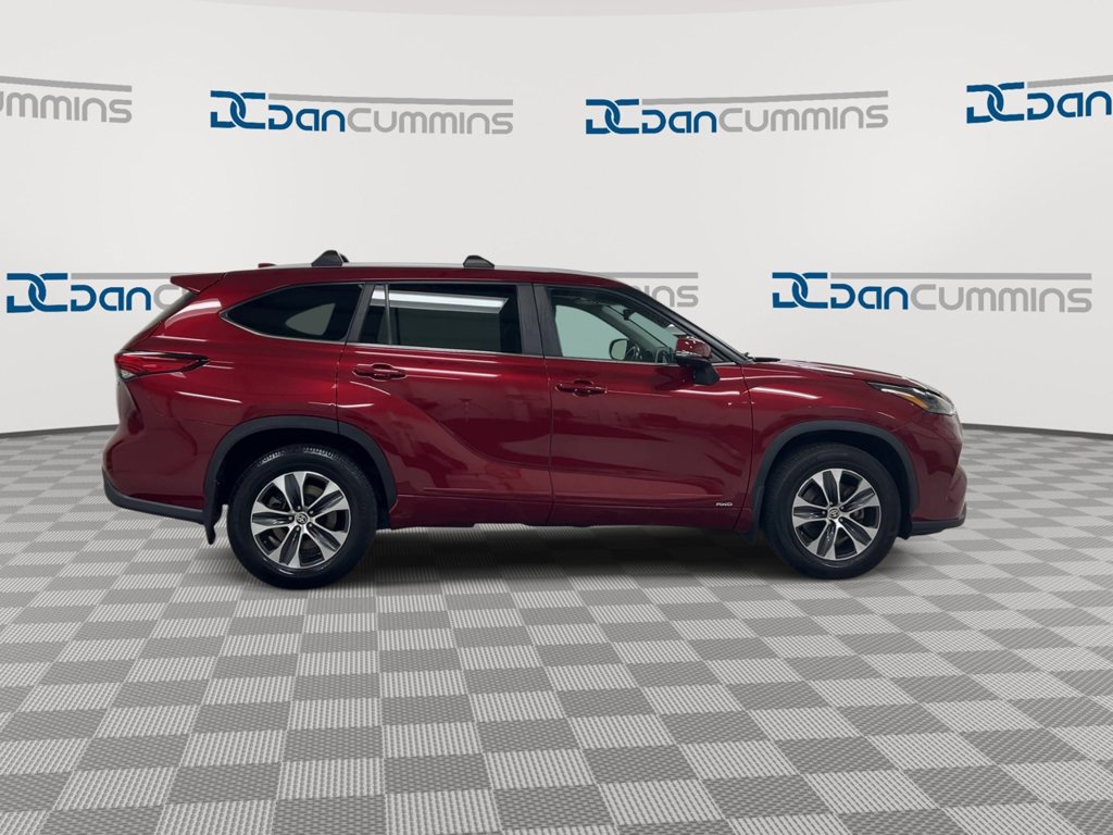 Used 2023 Toyota Highlander XLE AWD/4WD image 9