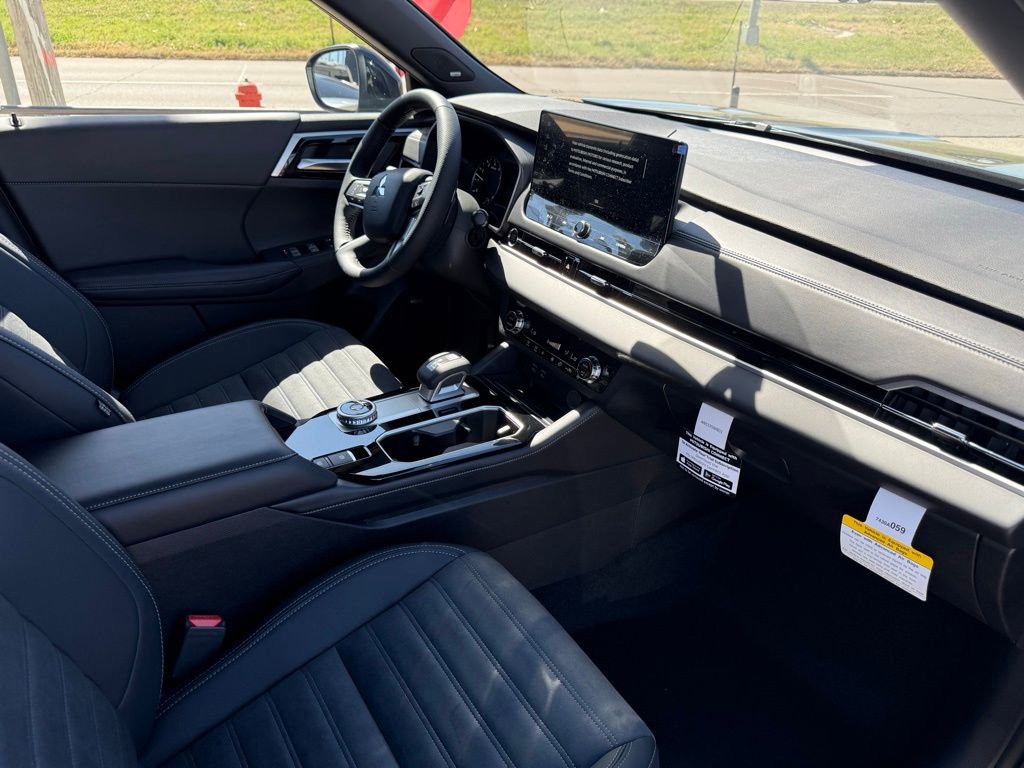 New 2026 Mitsubishi Outlander LE image 21