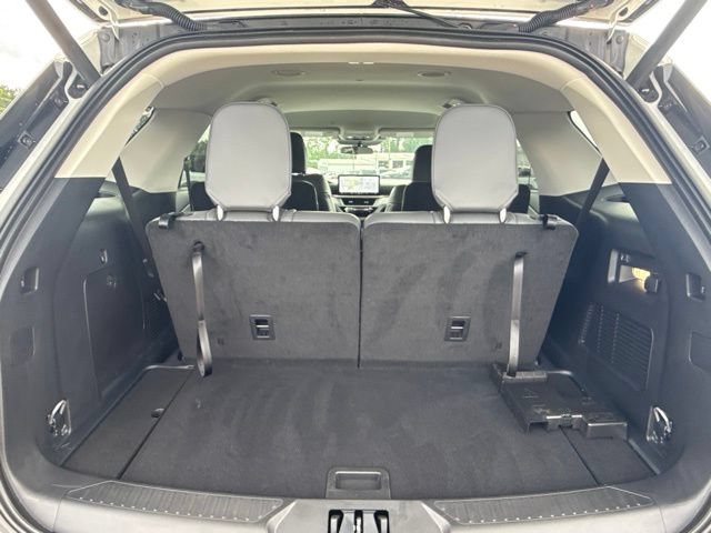 Used 2025 Ford Explorer Active w/ Active Comfort Package RWD image 12