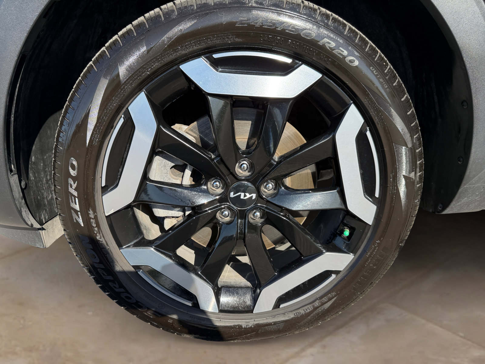 Certified 2024 Kia Telluride EX w/ EX Captain's Chair Package FWD image 30