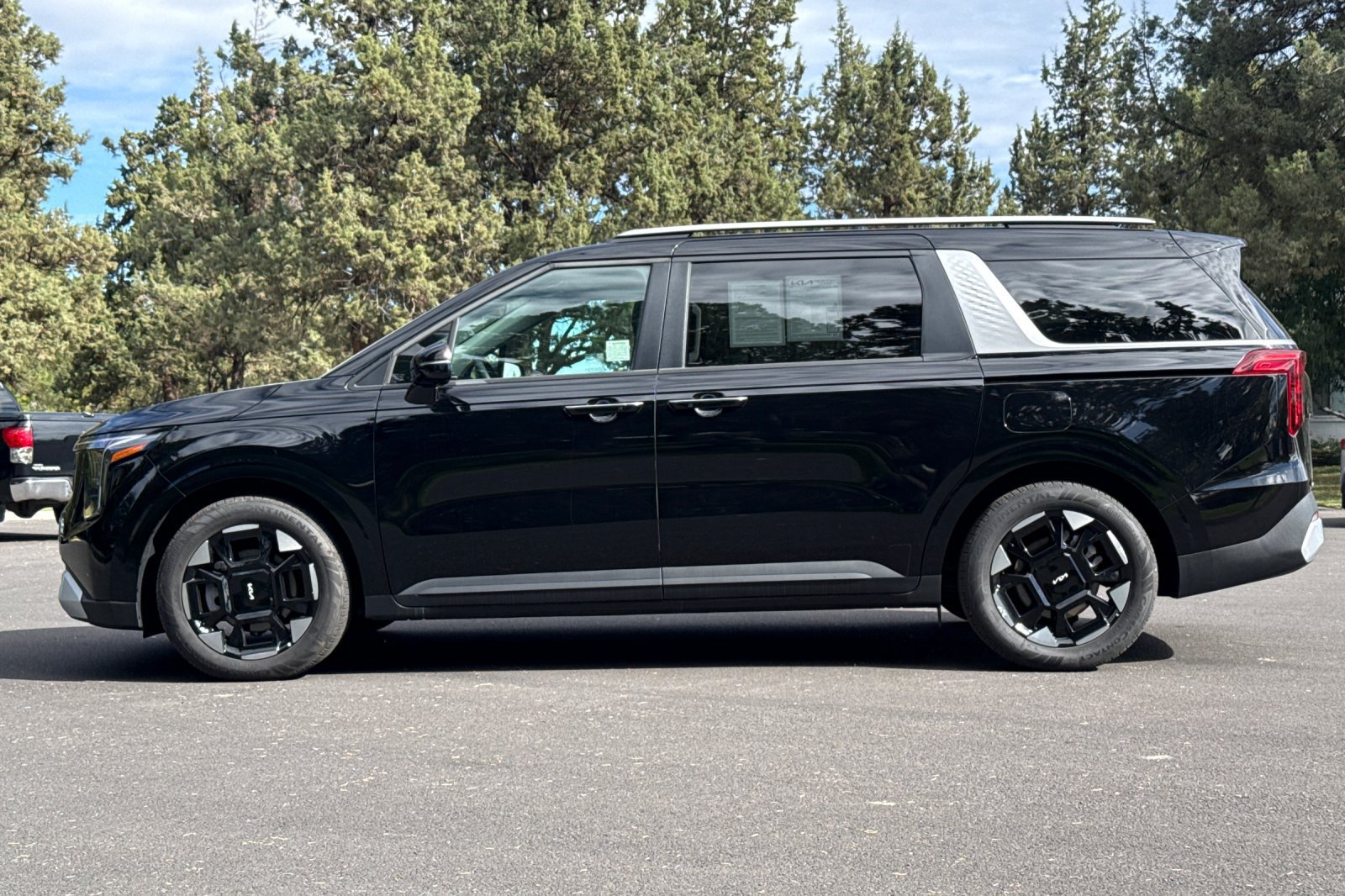 Used 2026 Kia Carnival EX FWD image 7