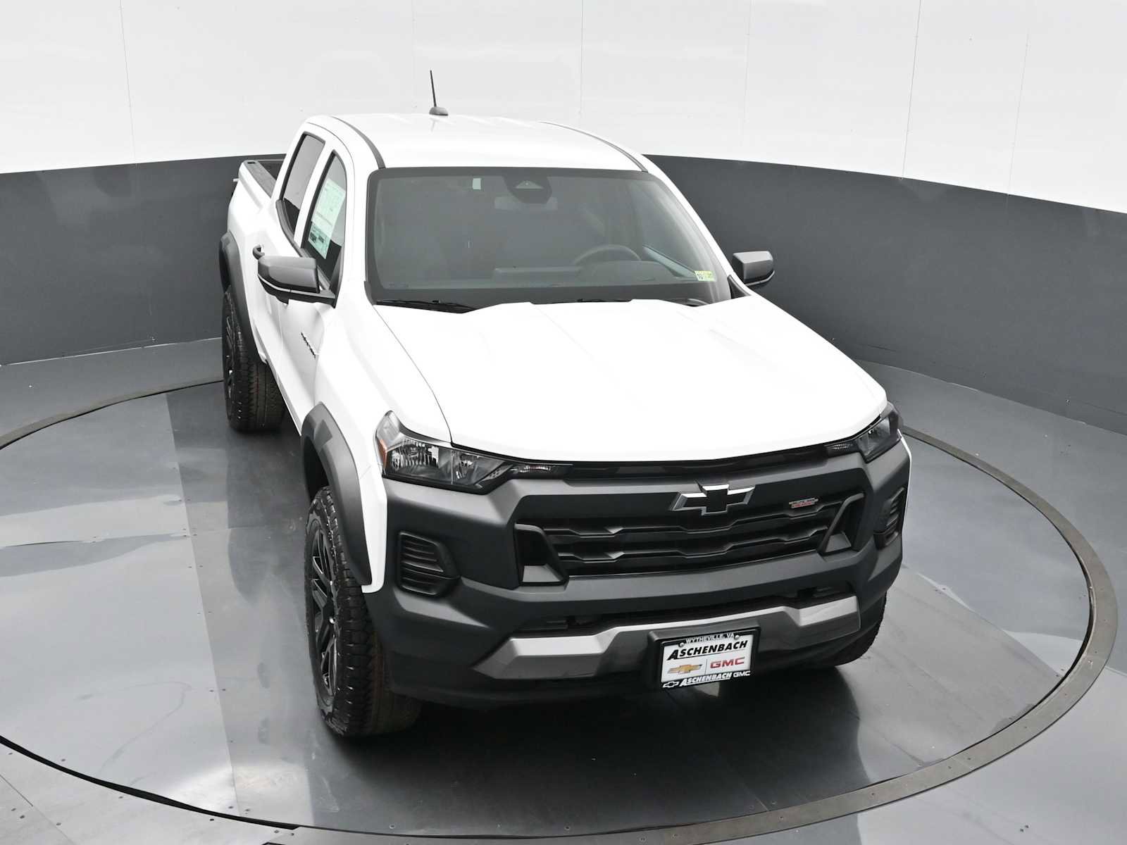 Used 2024 Chevrolet Colorado Trail Boss image 10