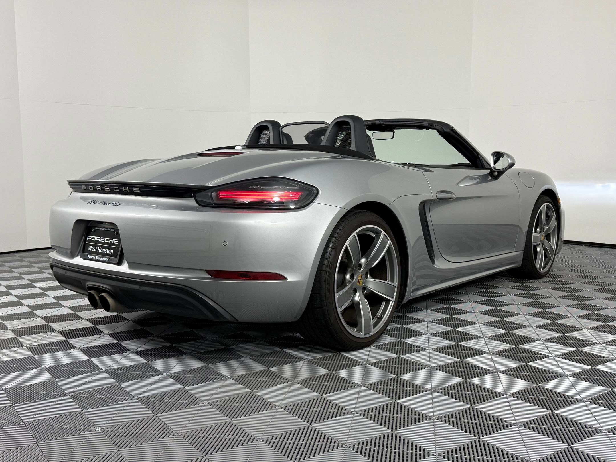 Certified 2024 Porsche 718 Boxster image 9