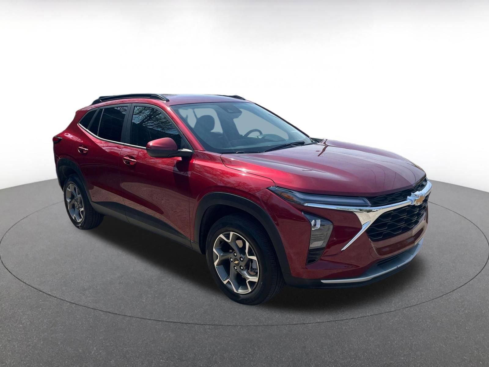 Used 2025 Chevrolet Trax LT image 1