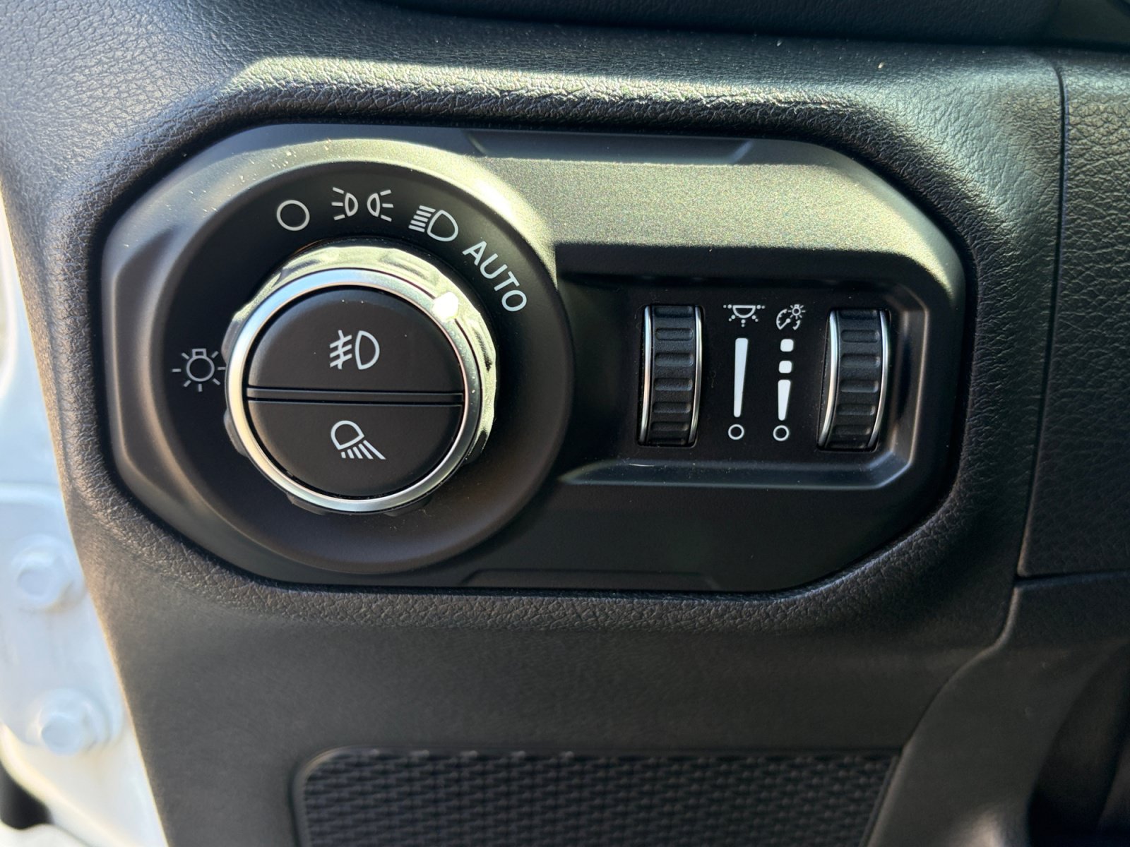 Used 2020 Jeep Gladiator Overland AWD/4WD image 35