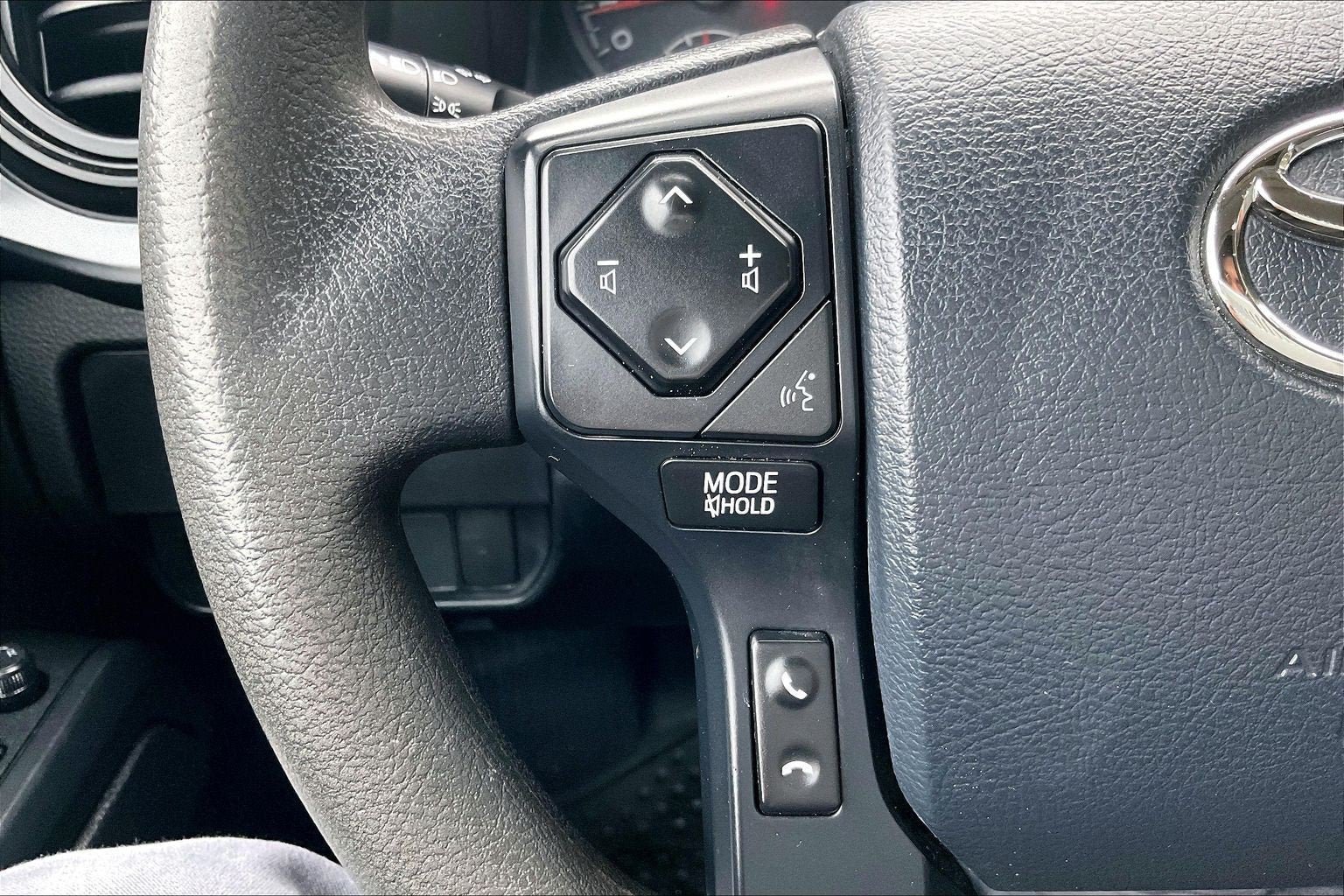 Used 2020 Toyota Tacoma SR AWD/4WD image 16