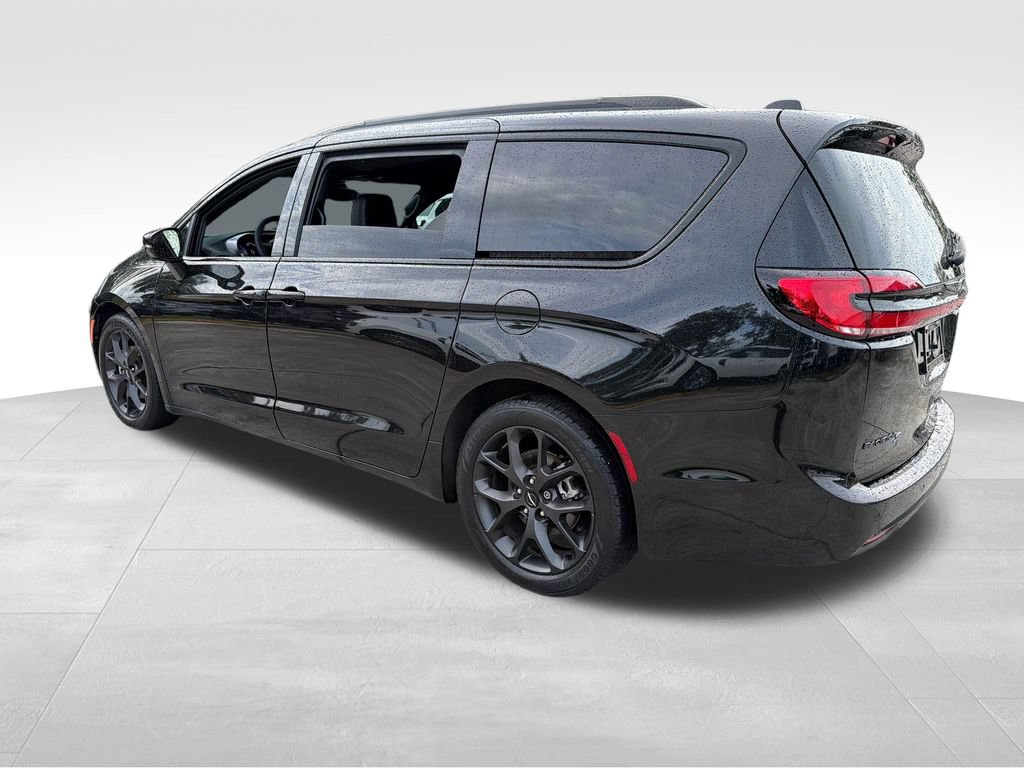 Used 2022 Chrysler Pacifica Limited w/ S Appearance Package FWD image 5