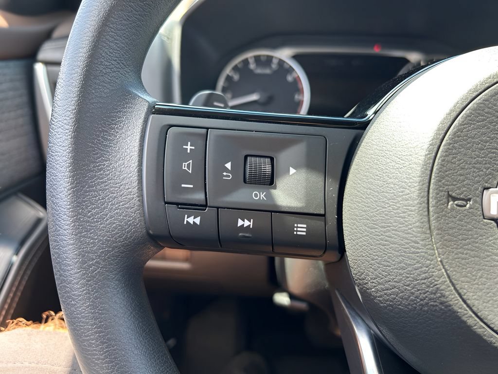 Used 2023 Nissan Rogue SV AWD/4WD image 18