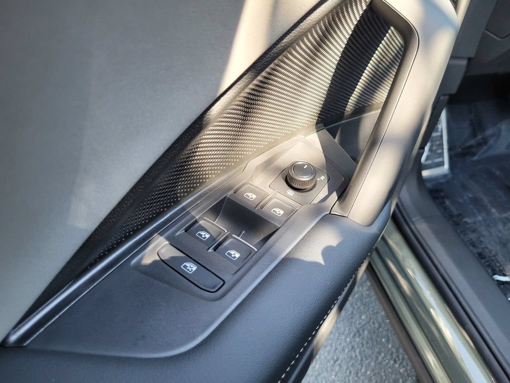 New 2026 Volkswagen Tiguan SE R-Line FWD image 26