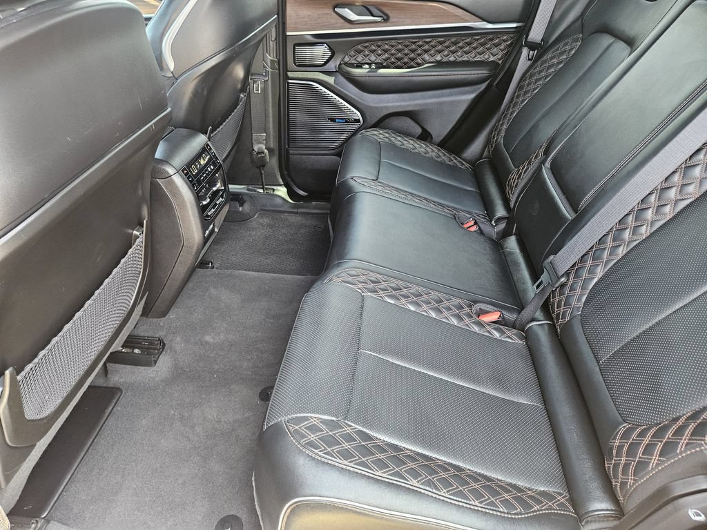Used 2023 Jeep Grand Cherokee Summit w/ Luxury Tech Group V AWD/4WD image 37