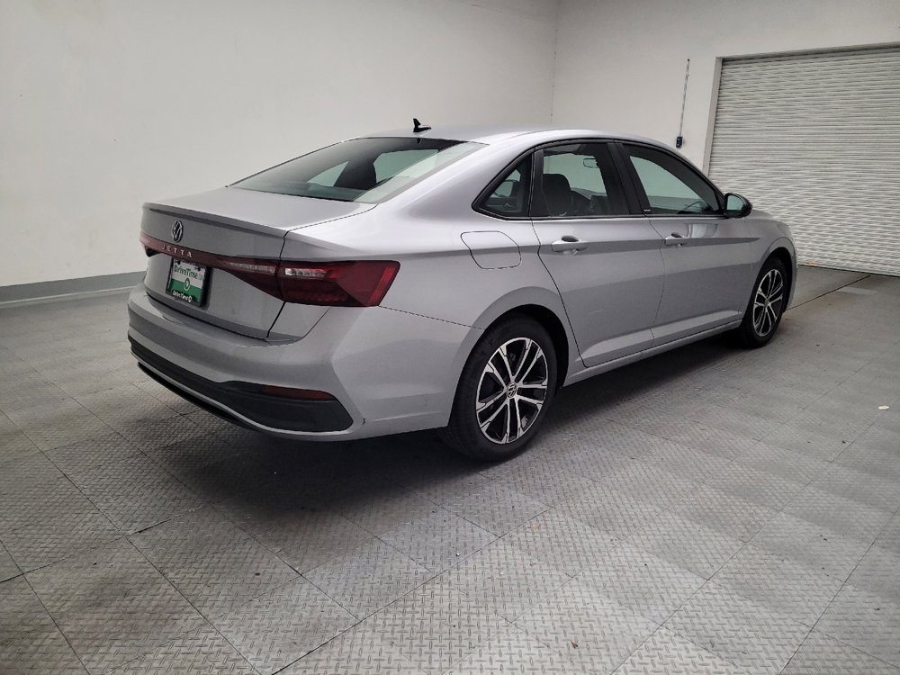 Used 2025 Volkswagen Jetta Sport FWD image 9