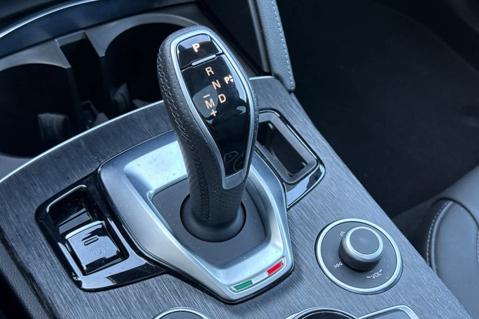 Used 2024 Alfa Romeo Stelvio Sprint RWD image 23