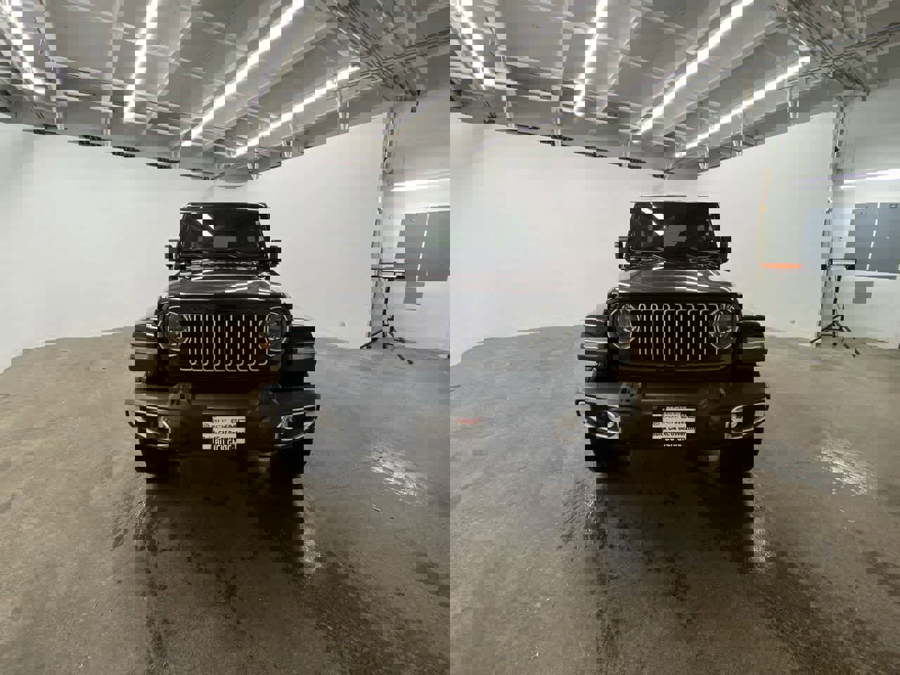 Used 2025 Jeep Wrangler Sahara image 9