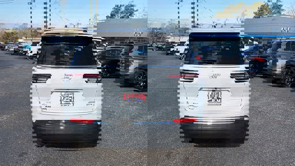 Used 2023 Jeep Grand Cherokee L Limited w/ Luxury Tech Group II image 6