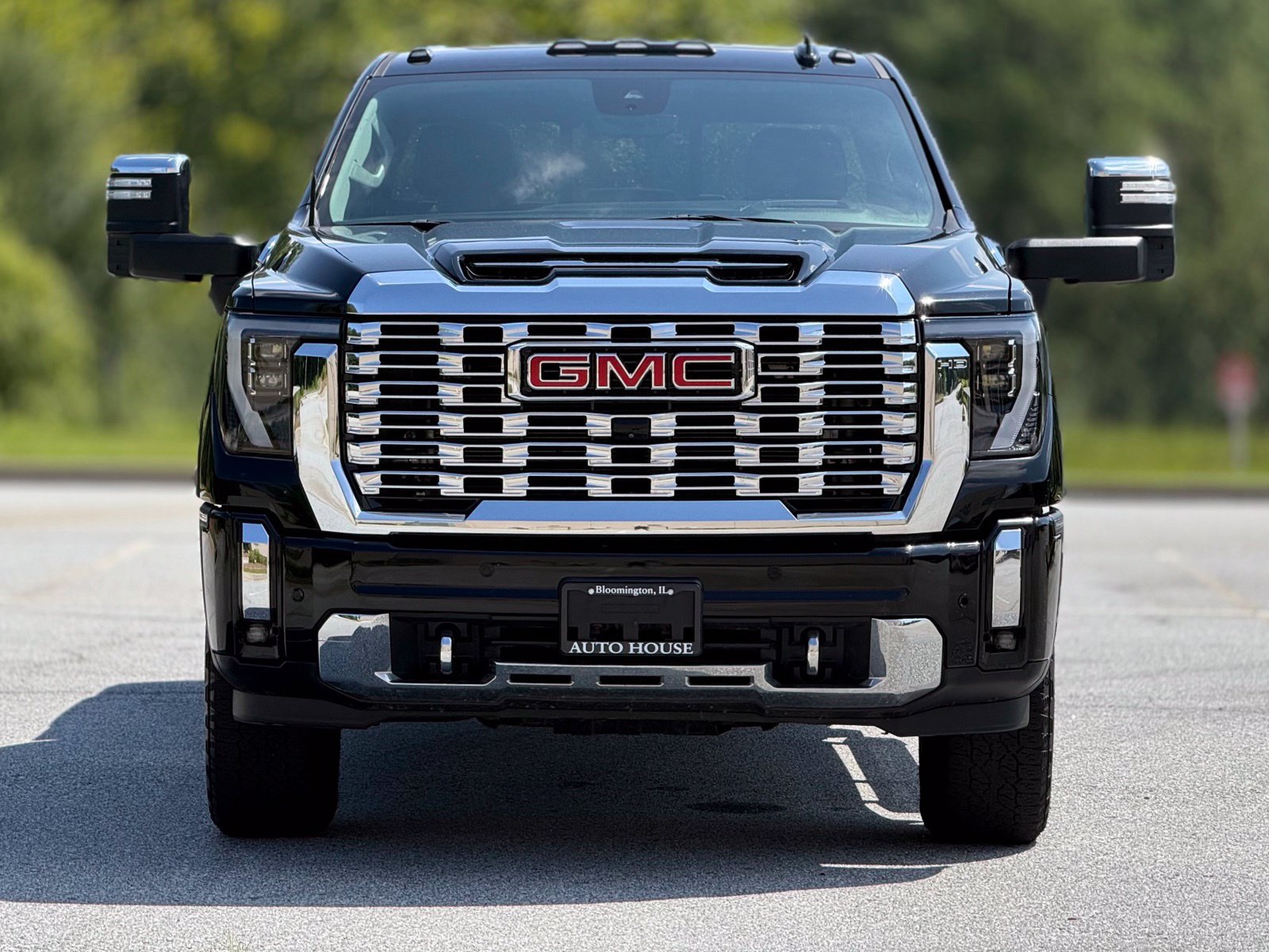 Used 2025 GMC Sierra 2500 Denali w/ Denali Reserve Package AWD/4WD image 3