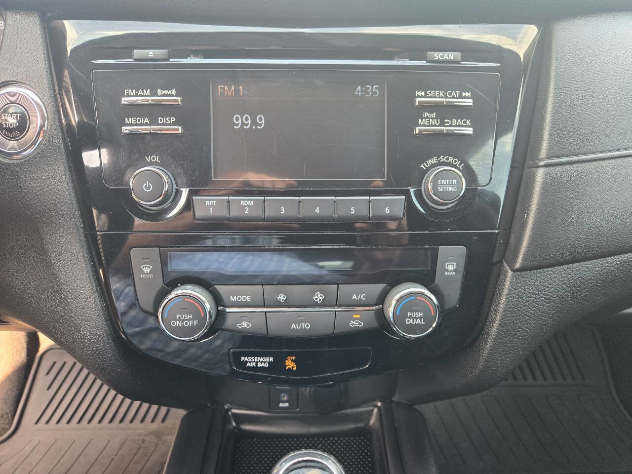 Used 2017 Nissan Rogue SV w/ Sun & Sound Touring Package FWD image 11