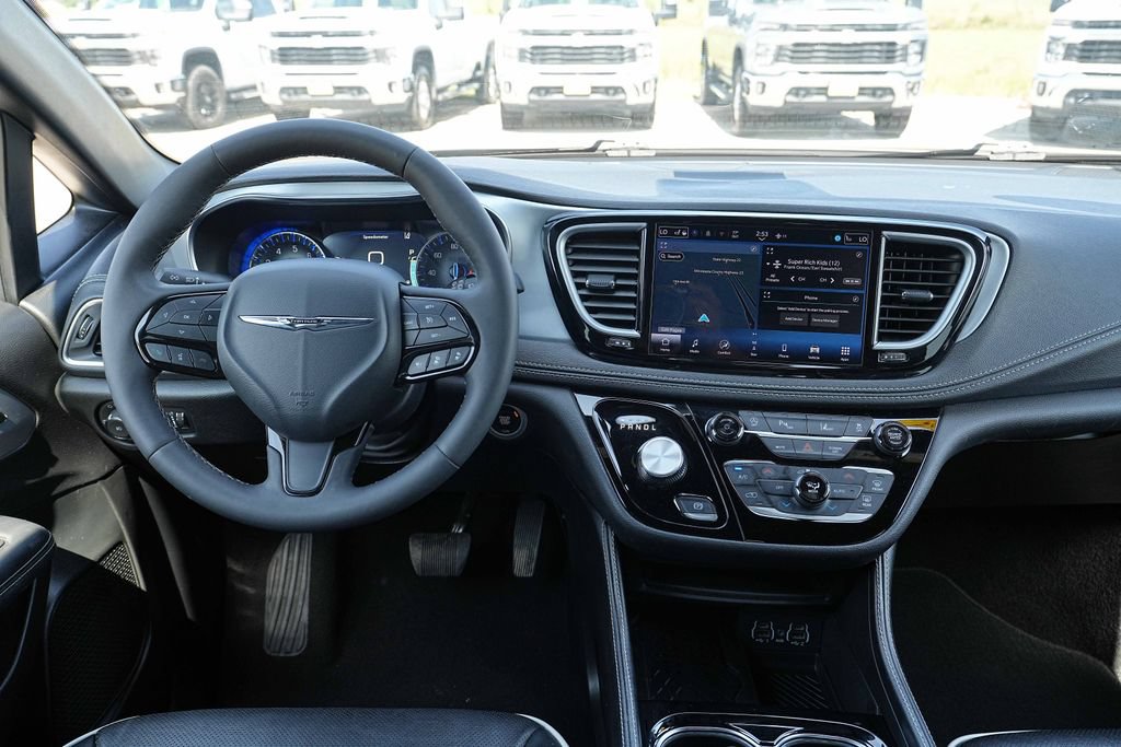 Used 2025 Chrysler Pacifica Limited FWD image 28