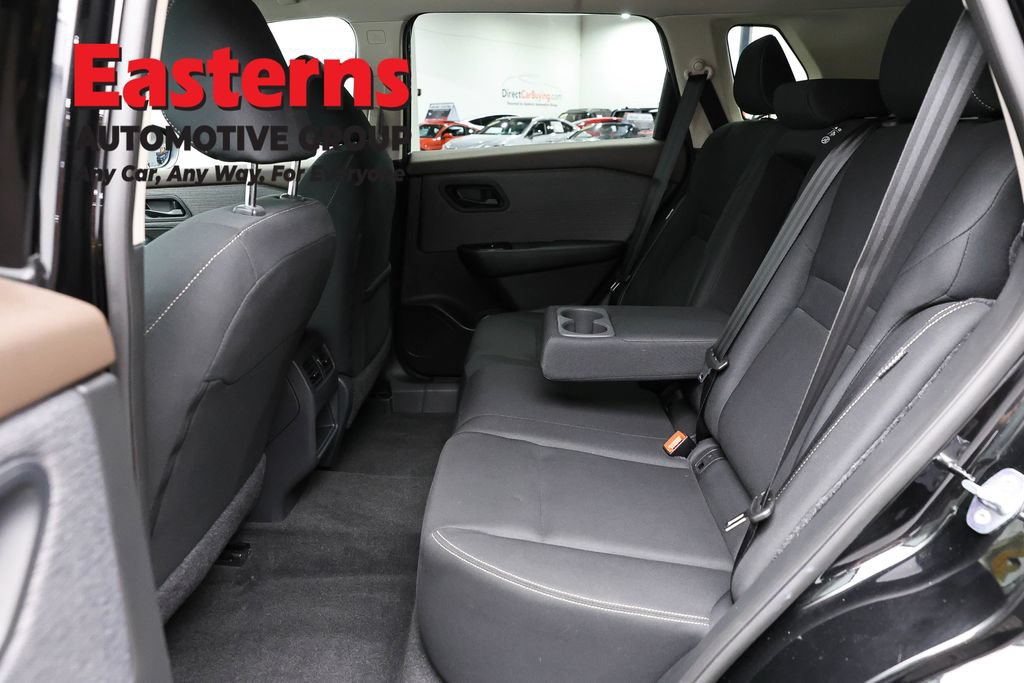 Used 2023 Nissan Rogue S AWD/4WD image 21