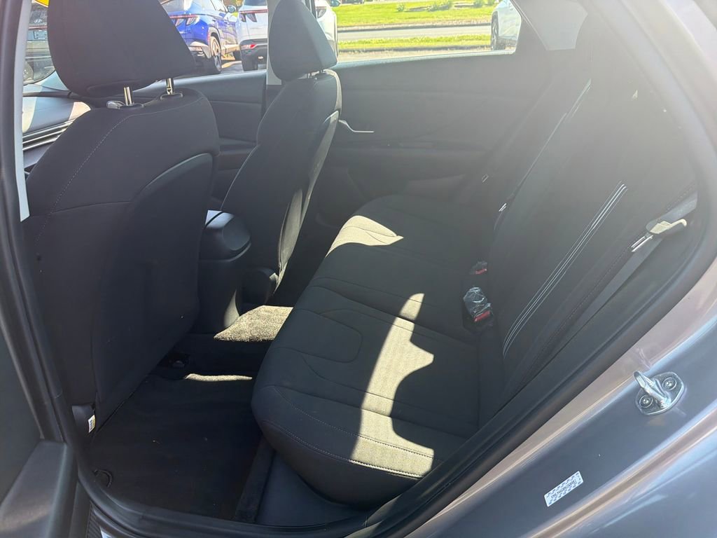 Used 2022 Hyundai Elantra SEL FWD image 25