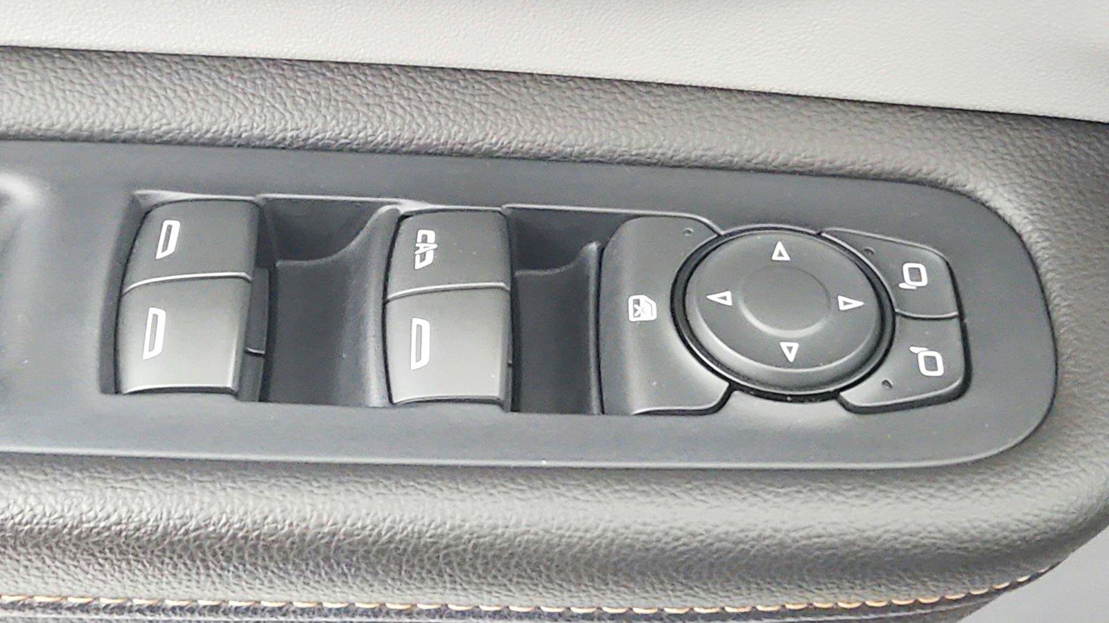 Used 2020 GMC Terrain SLE w/ Driver Convenience Package FWD image 15