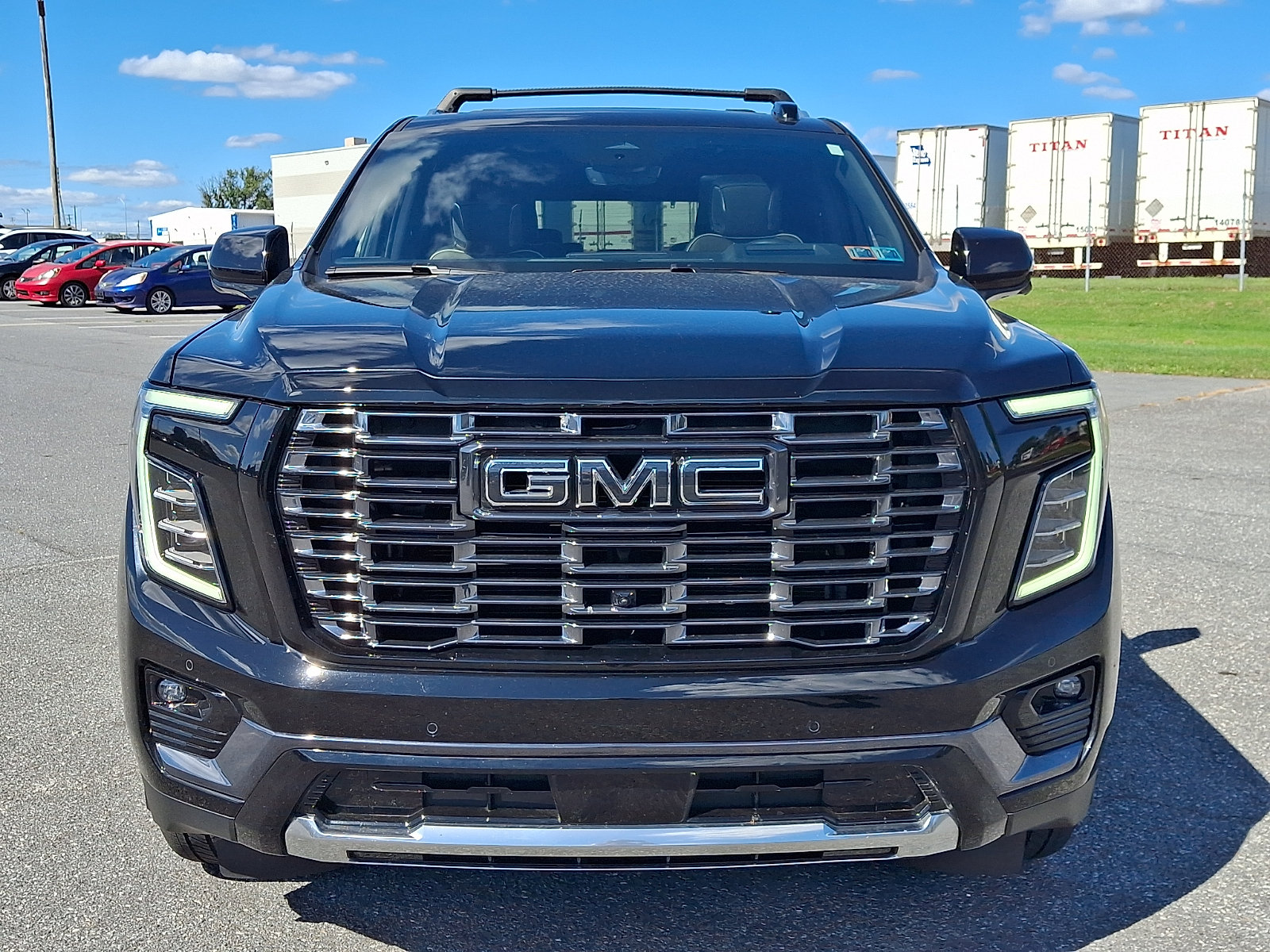 Used 2025 GMC Yukon Denali Ultimate AWD/4WD image 2