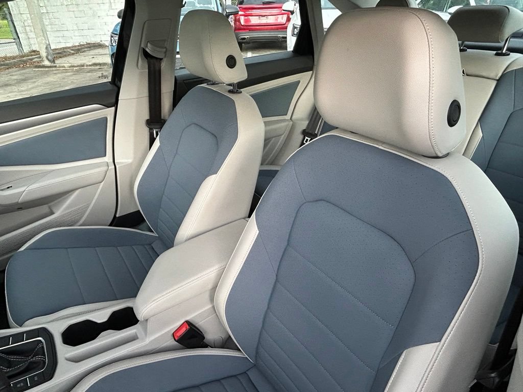 Used 2026 Volkswagen Jetta SE FWD image 18