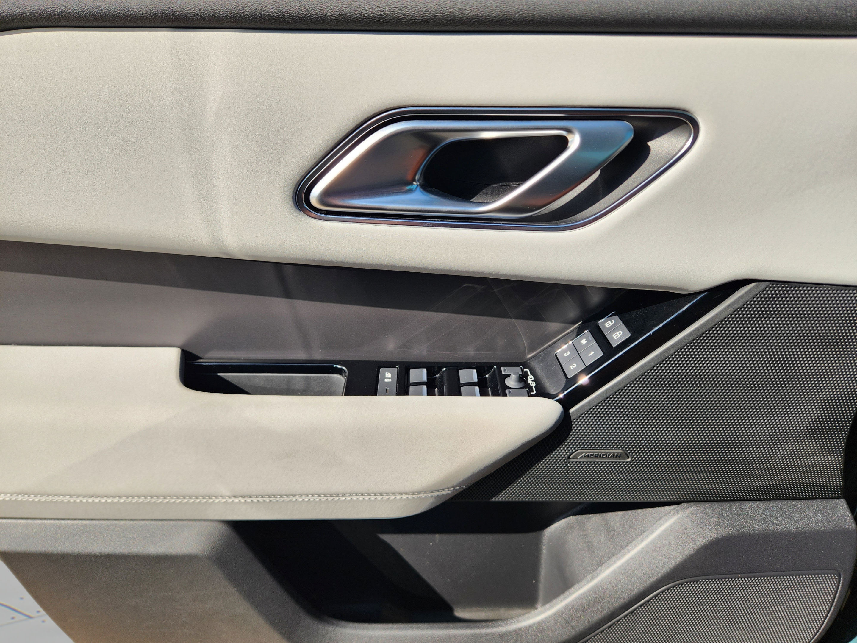 Certified 2026 Land Rover Range Rover Velar S AWD/4WD image 17