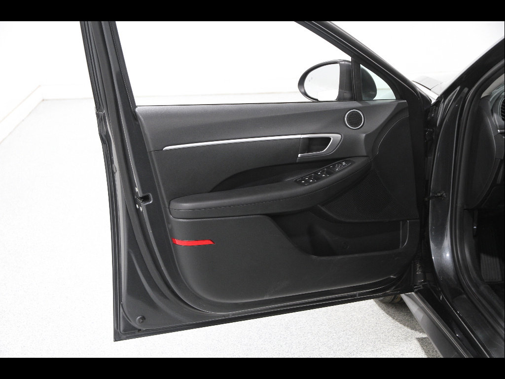 Used 2023 Hyundai Sonata SE FWD image 4