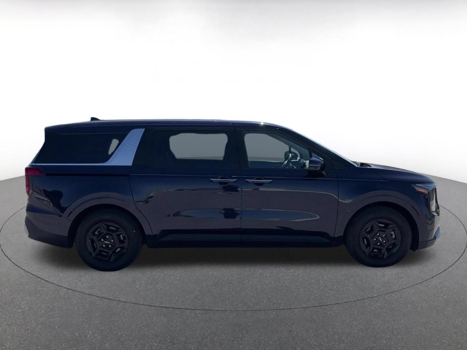 Used 2026 Kia Carnival FWD image 16