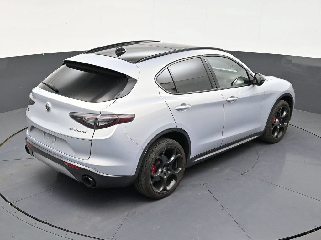 Used 2024 Alfa Romeo Stelvio Ti w/ Performance Driving Package AWD/4WD image 16