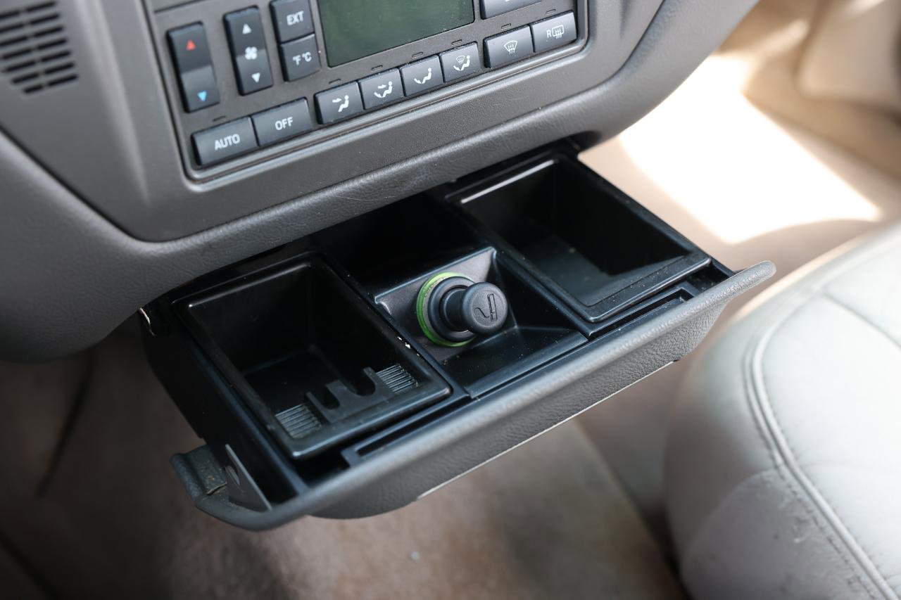 Used 2006 Lincoln Town Car Signature image 35