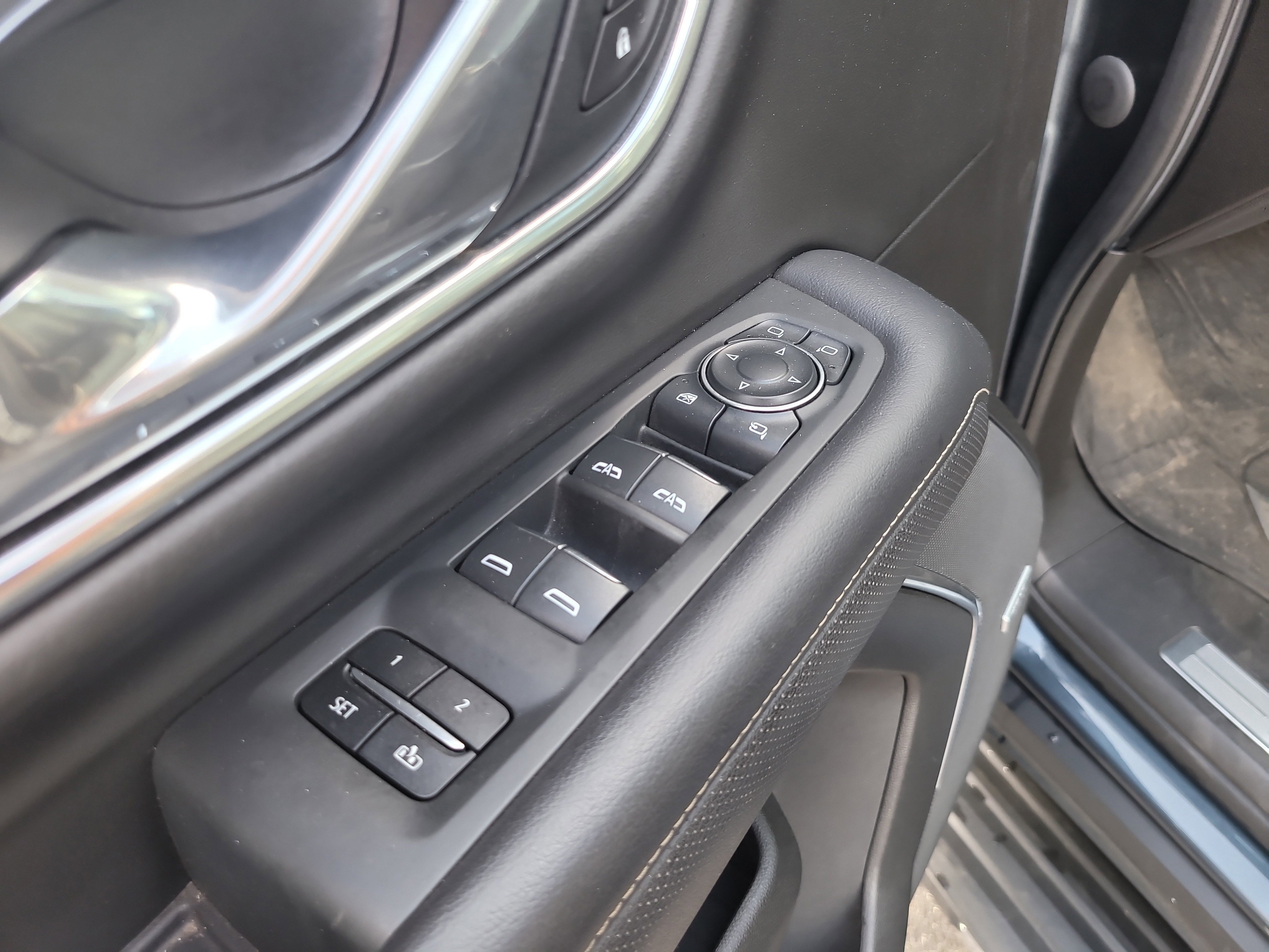 Used 2021 Chevrolet Suburban Premier w/ Premium Package image 16