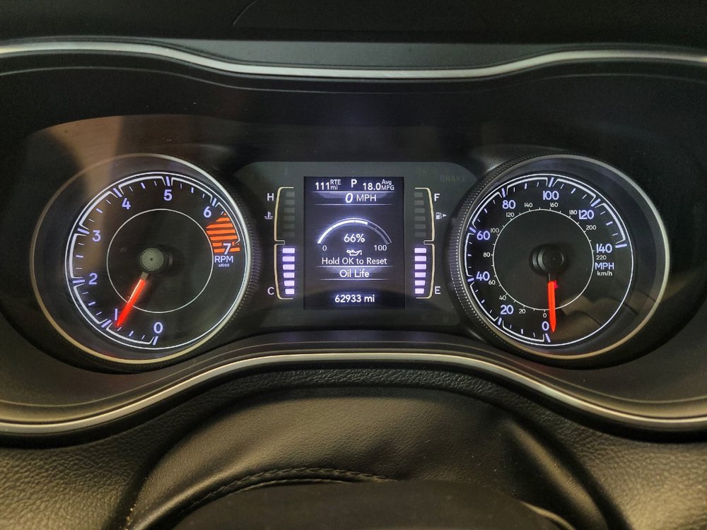Used 2019 Jeep Cherokee Latitude Plus w/ Cold Weather Group AWD/4WD image 23