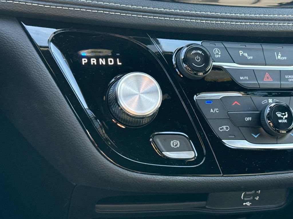 New 2026 Chrysler Pacifica Select FWD image 16