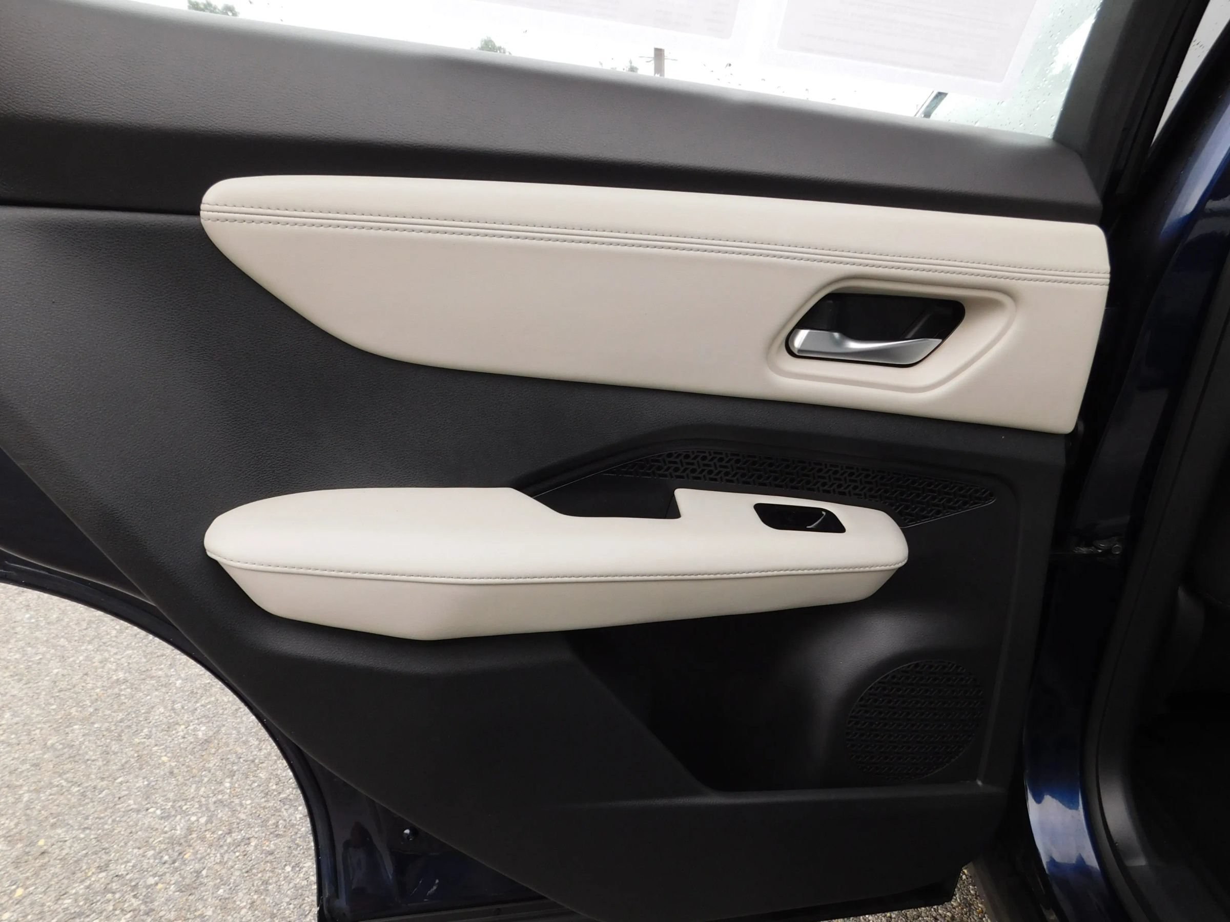 Used 2023 Nissan Ariya FWD image 12