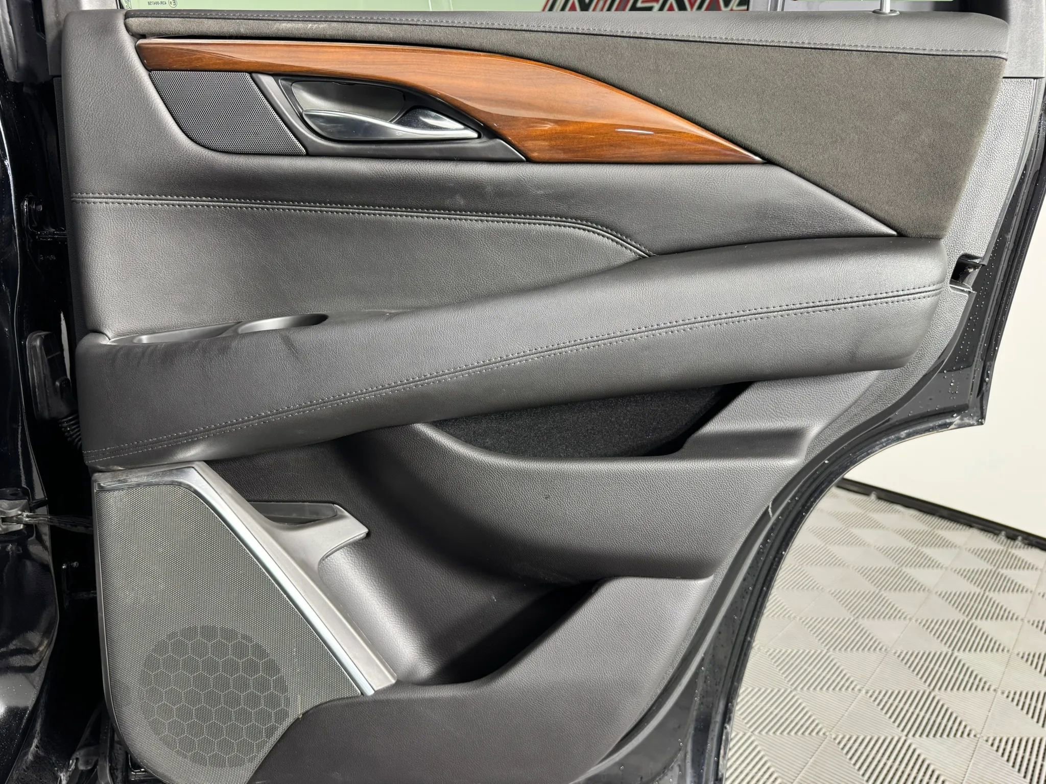 Used 2018 Cadillac Escalade Premium Luxury image 52