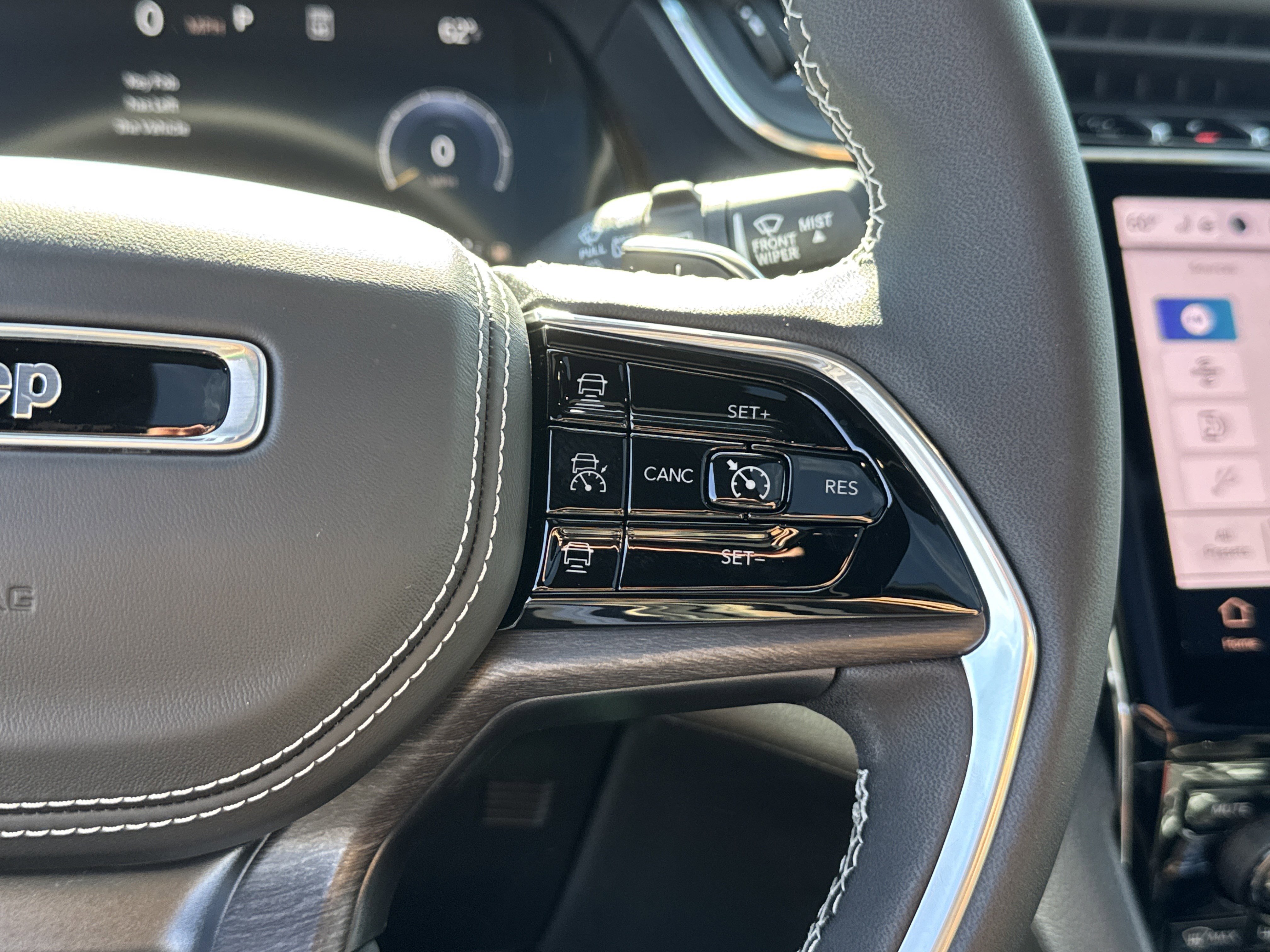 New 2025 Jeep Grand Cherokee Overland w/ Luxury Tech Group IV image 30