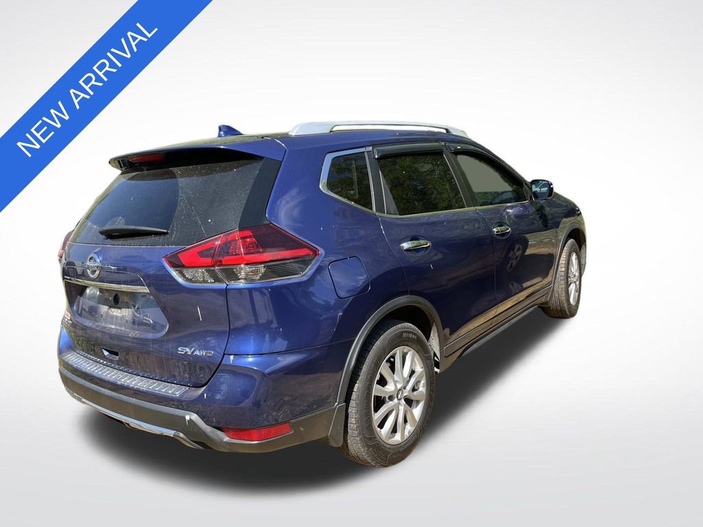 Used 2018 Nissan Rogue SV image 2