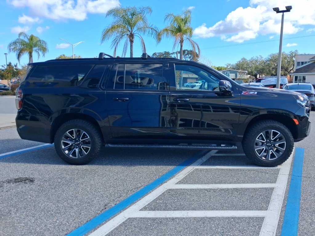 Used 2023 Chevrolet Suburban Z71 w/ Luxury Package image 4