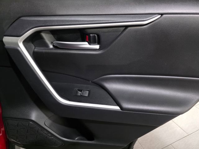 Used 2025 Toyota RAV4 XLE AWD/4WD image 12
