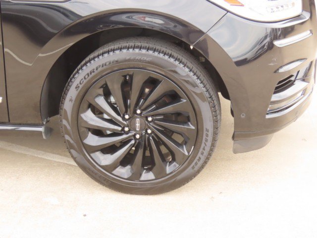Used 2020 Lincoln Navigator Reserve w/ Equipment Group 208A Reserve AWD/4WD image 7