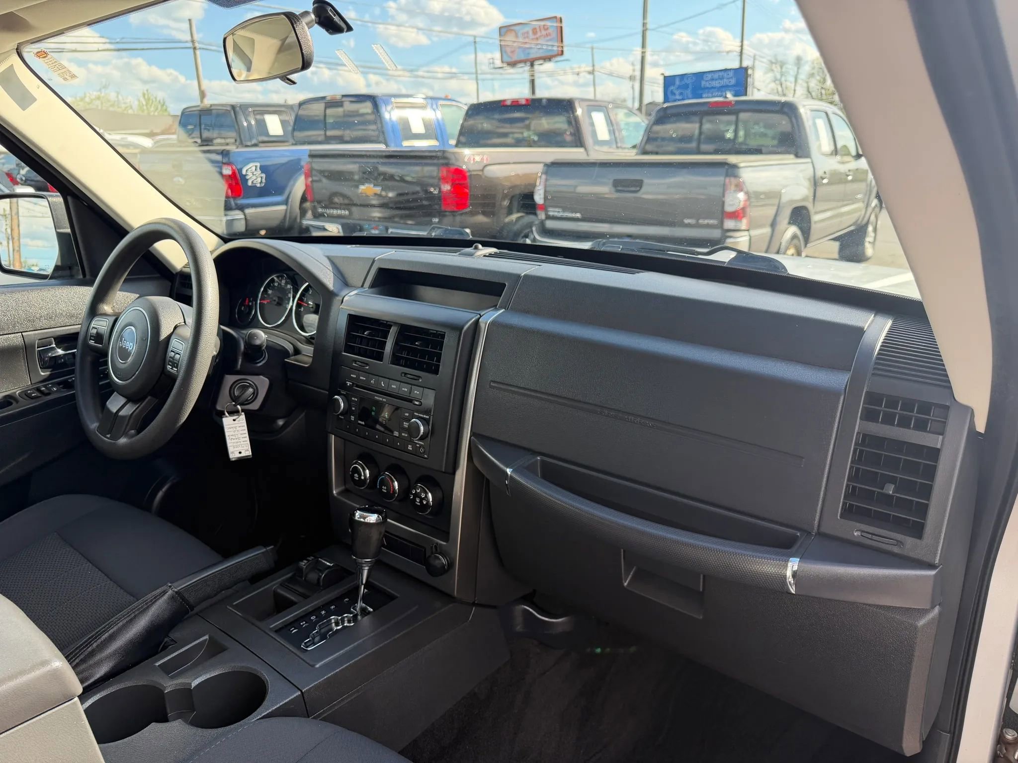 Used 2011 Jeep Liberty Sport AWD/4WD image 13