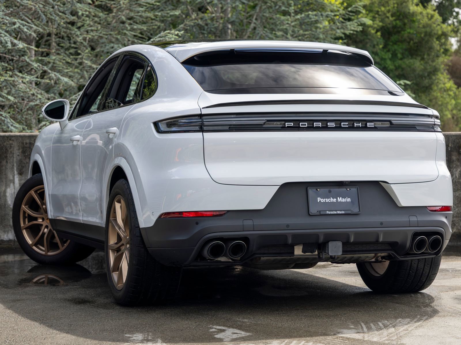 Certified 2024 Porsche Cayenne Coupe image 3