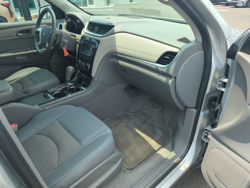 Used 2015 Chevrolet Traverse LT FWD image 36