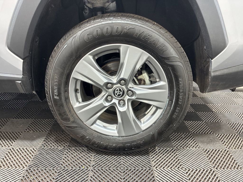 Used 2023 Toyota RAV4 XLE AWD/4WD image 34