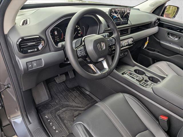 New 2025 Honda Pilot Touring image 3